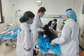 8岁女童高原骑牦牛摔下突发抽搐，色达、成都两地医护接力成功救治图片