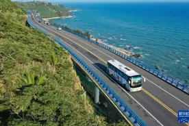 海南环岛旅游公路观光巴士正式开通图片