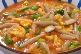 壹粉食堂|鱼面配上西红柿鸡蛋汤，酸鲜开胃，一家人抢着喝！图片