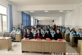 点亮“睛”彩视界，枣庄十五中北校举行近视防控宣传月健康讲座图片