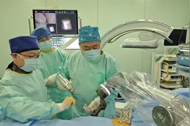 手术机器人大显身手，湖北省中医院“啃下”骨盆骨折“硬骨头”图片