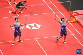 羽毛球——世巡赛总决赛：刘圣书/谭宁胜乔莉/普莱拉图片