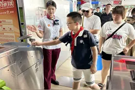 开学了！武汉地铁护航学生公共交通出行图片