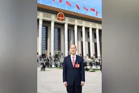 全国人大代表、中国移动通信集团上海有限公司总经理楼向平：推动人工智能赋能中小企业提质增效图片