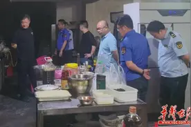 湘阴县金龙镇开展夜宵餐饮门店突击检查图片