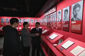 99年前的今天中共四大召开，最年轻代表阮章肖像入展图片