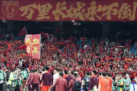 “大莲花”见证“中国红” “丝滑”散场显温度图片