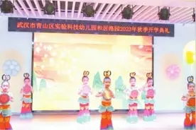 模仿敦煌舞蹈体态三道弯，“飞天”小仙女惊艳全场图片
