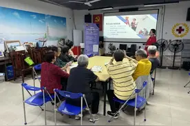老年人怎样练力量？社区长者握力赛真扎劲！图片