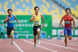 10秒06！17岁何锦櫶全国田径大奖赛百米夺冠&中国历史第4好成绩图片