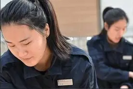 空中花木兰！陕西首批女航空安全员亮相蓝天图片