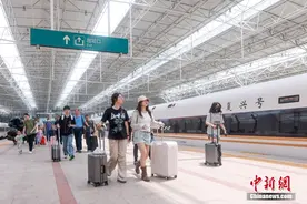 全国铁路暑运即将开启 预计发送旅客9.53亿人次图片