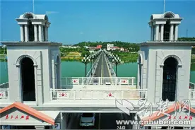 十堰303座公路桥梁“旧貌换新颜”图片
