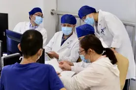 针对男性最常见的恶性肿瘤，上海专家实现药物和器械国产化“突围”图片