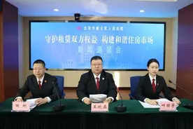 房东因窗帘褪色、地板污渍拒退租房押金？法院：自然损耗不需赔偿图片