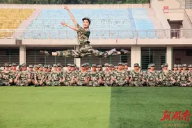 舞蹈生的军训，也很飒图片