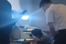东航一客机头等舱突然冒烟！乘客回忆事发细节图片