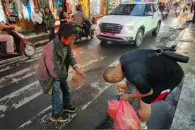 合肥37岁男子到尼泊尔做公益图片