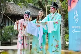 在古色古香的江南园林赏一曲《牡丹亭》，感受极致东方美学图片