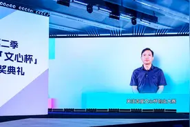 李彦宏谈智能体：用自然语言就能做，门槛低、好上手图片