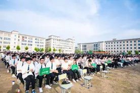 龙腾四海，逐梦星河——郑州龙湖一中举办2024届毕业典礼图片