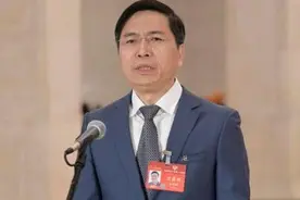 朱松纯：通用人工智能是新质生产力的典型代表视频封面
