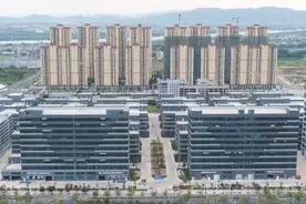 抓产业抓招商抓项目上台阶 拼经济谋发展搞建设走在前图片