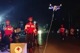 无人机助力缅甸地震救援 中国救援队点亮生命希望图片