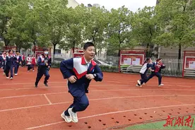 衡阳市第十六中学开展消防疏散演练和法制讲座活动图片