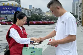长沙创卫进行时|一颗口香糖，换您手中烟图片