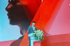 真诚且幽默！易建联退役演讲几度哽咽图片