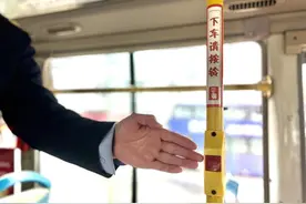 西安公交在10条线路试行“响应式停靠”图片