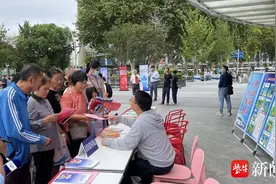 扬州开展无线电管理普法宣传：发射设备未被核准且拒不改正的，最高可处百万元罚款图片