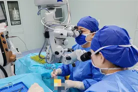 因害怕手术，耄耋老人患白内障久拖不治险失明图片