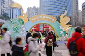2025南京路禧市集开市，春晚吉祥物加持共迎乙巳蛇年图片