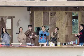 《我们的美好生活》举行“村晚”，蔡国庆、武艺入驻图片