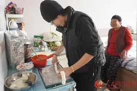 新春走基层｜河北涿州刁窝镇佟村：农闲人不闲 备年货忙来年图片