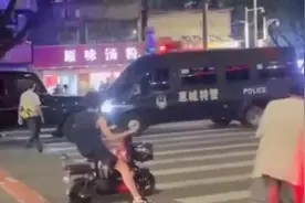 一SUV街头顶撞特警车，警方通报图片
