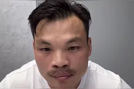 三只羊正式复出？旗下头部主播嘴哥时隔一年复播，直播间在线人数超10万图片