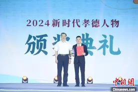 祖辈与孙辈“隔代亲”：传递出孝德文化的何种力量？图片