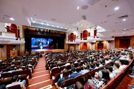 时隔69年“回到”归国第一站，上海交大师生在香港理工大学演绎话剧《钱学森》图片