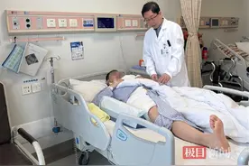 日日小酌半斤酒，32岁男子喝出股骨头坏死图片