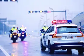 逐梦奔跑 宜宾一路有“警”图片