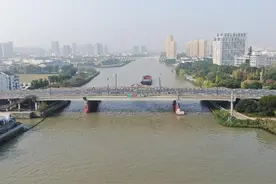 【交汇点】京杭运河苏州何山桥至长桥水域实施封航水上交通管制图片