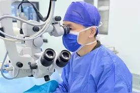 将“小眼镜”戴进眼睛里！“加法”手术解决近视圆锥角膜女孩痛点图片