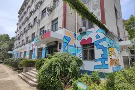 高校为毕业生提供低价宿舍 葛继宏：让他们更好更稳走向社会还需多方合力帮扶托底图片