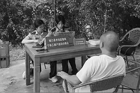 重庆市城口县市场监管局设立个体工商户流动办照点 让群众足不出村就可以办理证照图片