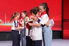 浦莎青少年“手拉手”，做了一年笔友的她们跨越5000公里见面了图片