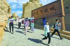 交河故城：千年遗址 熠熠生辉图片