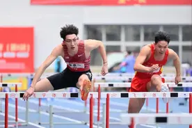 “眼镜飞人”徐卓一创造60米栏个人最佳，距离师兄刘翔0.18秒图片